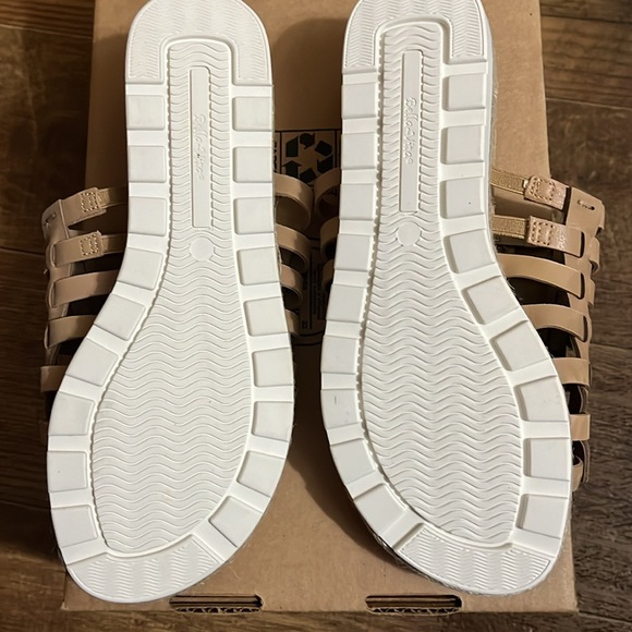 BELLA~VITA WEDGE SANDAL - Picture 3 of 4